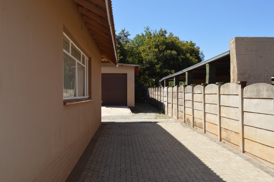 4 Bedroom Property for Sale in Roosheuwel North West